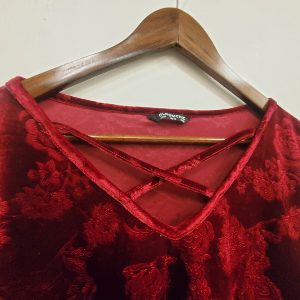 Red Velvet Flare Sleeve Top Size 10 Floral Rose V Neck Vamp Whimsigoth Cutout - Picture 4 of 11
